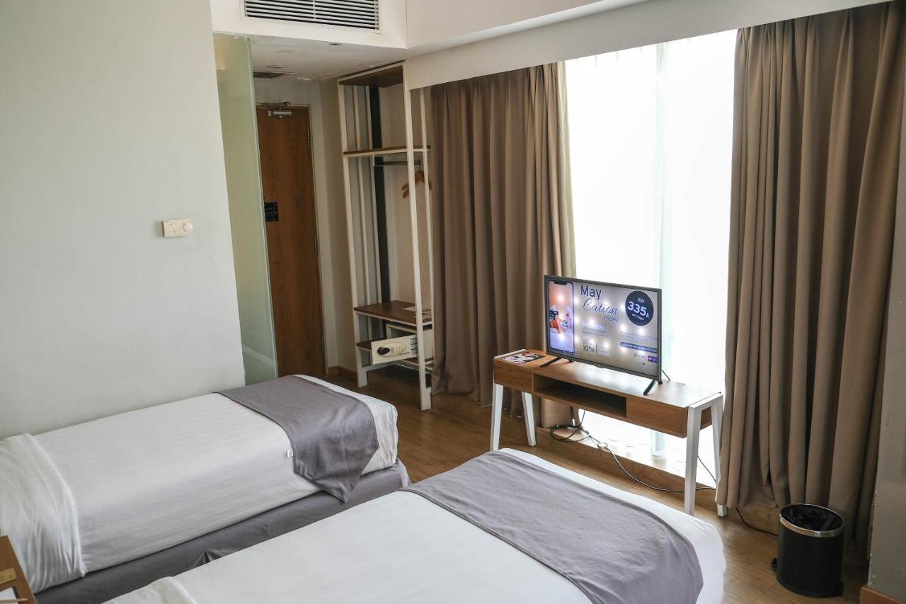 Allstay Hotel Semarang Simpang Lima Bagian luar foto